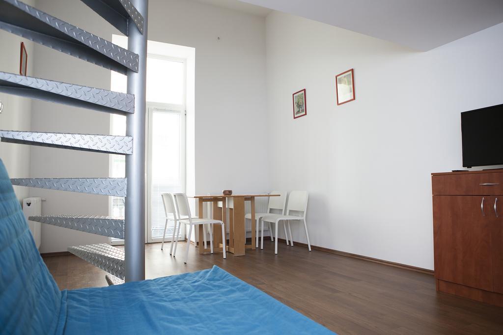 Cute Downtown Studios Budapest Bagian luar foto