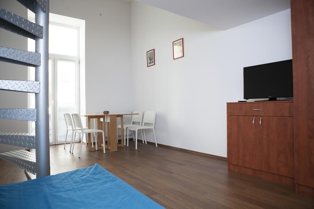 Cute Downtown Studios Budapest Bagian luar foto
